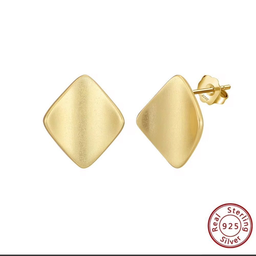 Ena 925 Trendy 14k Over Sterling Silver Flat Wavy Square Stud Earrings